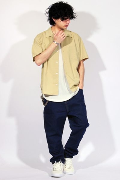 オープンカラーシャツ×シンプルＴシャツ×ワイドパンツ